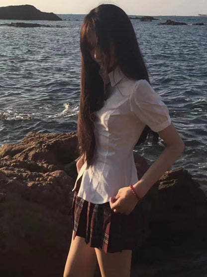 JK制服の白いセルフタイパフバックスリーブシャツデザイン