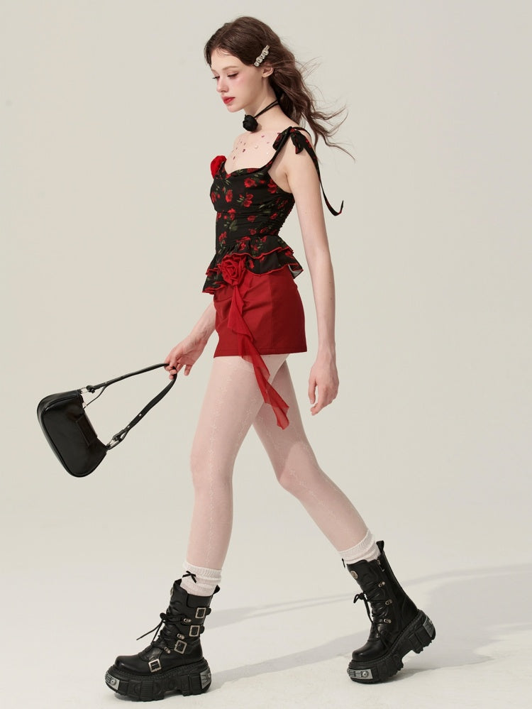 Schwarzes Camisole-Top mit Blumenmuster und Rüschensaum