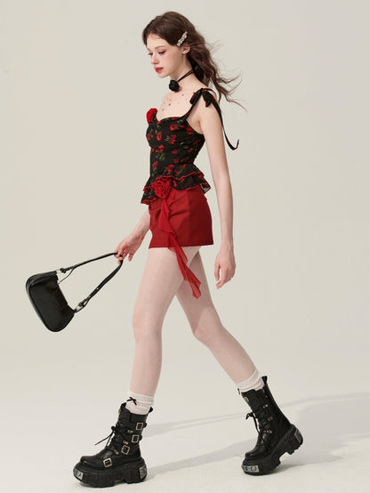 Schwarzes Camisole-Top mit Blumenmuster und Rüschensaum