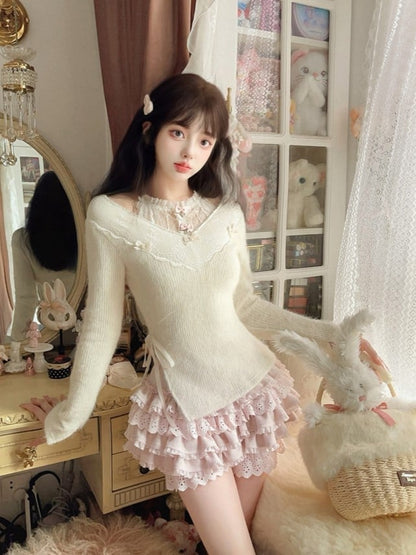 Pullover mit Schleifenakzenten und verspieltem Banddetail, weißer Strick mit Spitzenbesatz und V-Ausschnitt