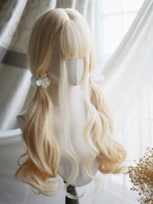 Hellblonde lange gewellte Perücke mit vollem Pony