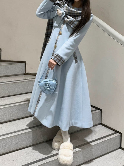 Blauer, süßer, langer Vintage-Mantel im Preppy-Stil mit Schleife und karierten Schaldetails