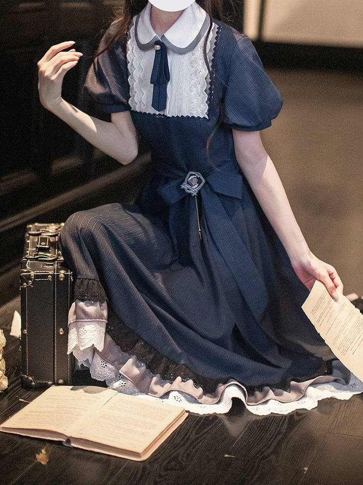 Zart mit schwarzer Broschenstickerei