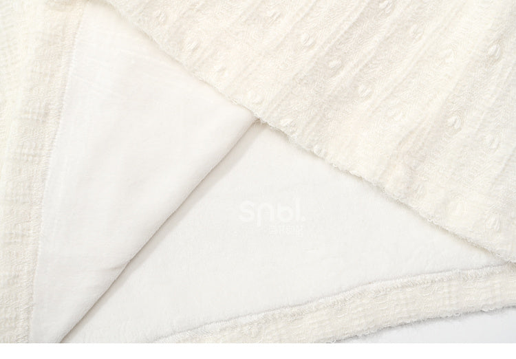 Beiges, langärmliges Oberteil mit Rüschenausschnitt