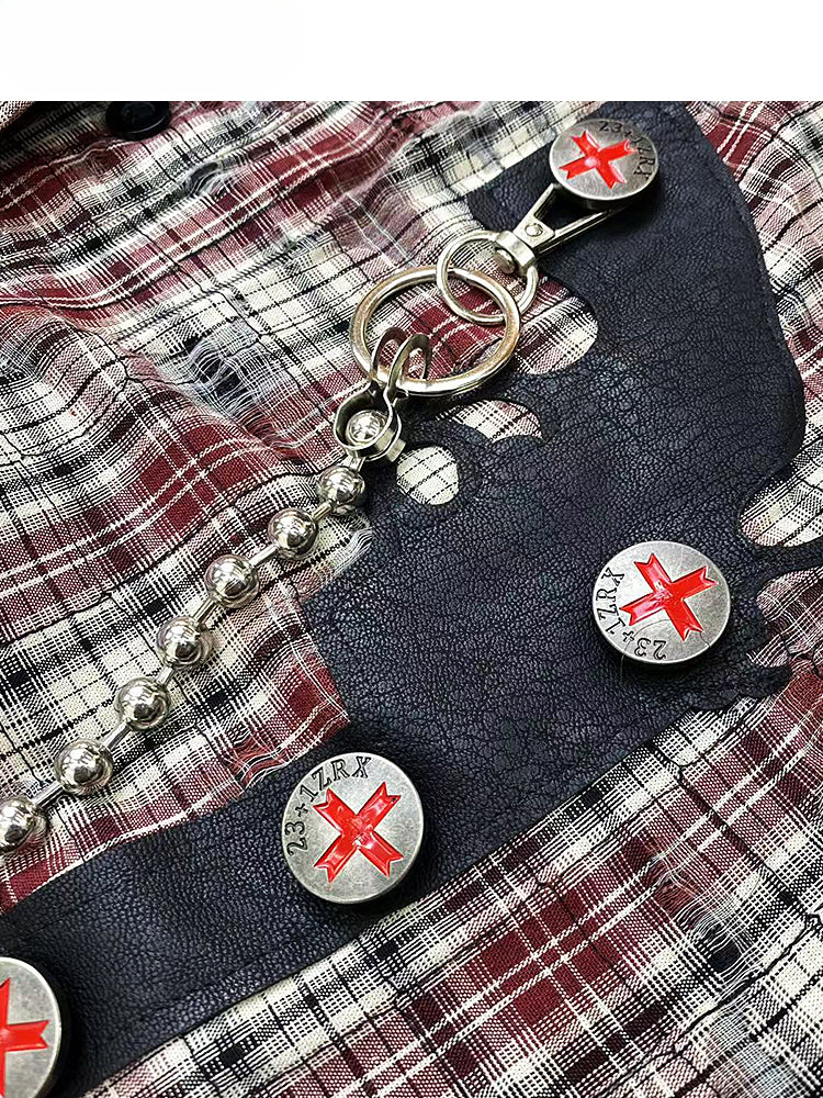 ワインレッドのチェック柄シャツ