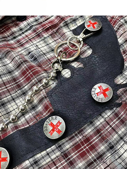 ワインレッドのチェック柄シャツ