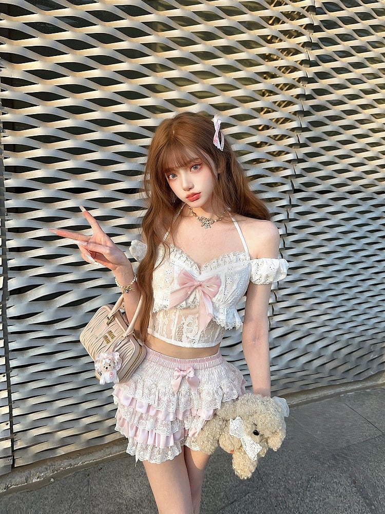 Weiße Träger mit Schleife, rosa, floral besticktes Top mit Puffärmeln zum Selbstbinden