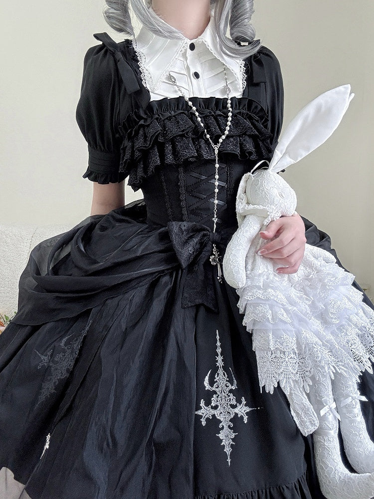 コウモリの襟と袖のシャツのショートシェイプ、黒ゴシック、白の翼
