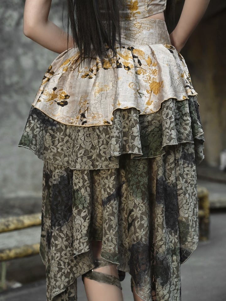 レーストリムの花柄ジャカードハンカチヘムスカート