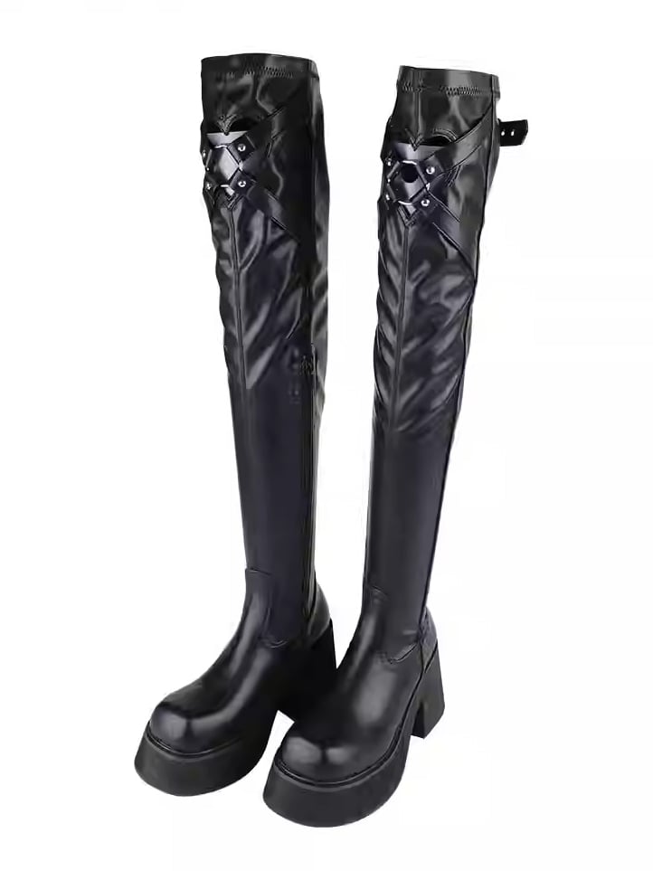 Mattschwarze Gothic Overknee-Stiefel in Herzform mit Cut-Out-Detail