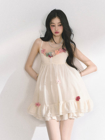 Empire-Taille, floraler Ausschnitt, gestufter Rüschensaum, Urlaubs-Camisole-Kleid, Aprikose, verziert