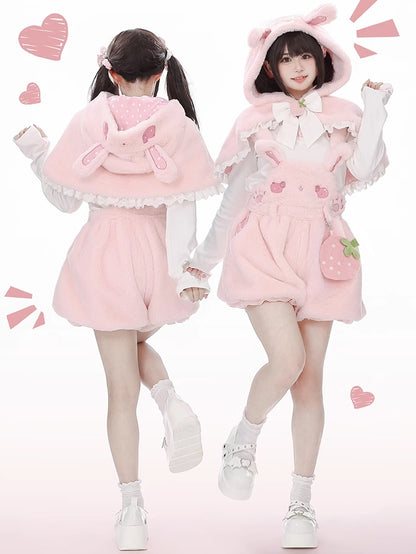 ピンクのうさぎ耳のぬいぐるみフード付きケープ（イチゴの蝶結び付き）