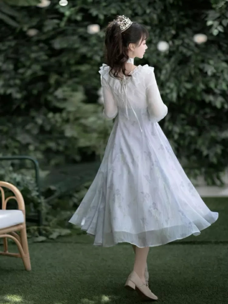 Weißes und violettes Edward Neckholder-Sommerkleid mit Blumenmuster