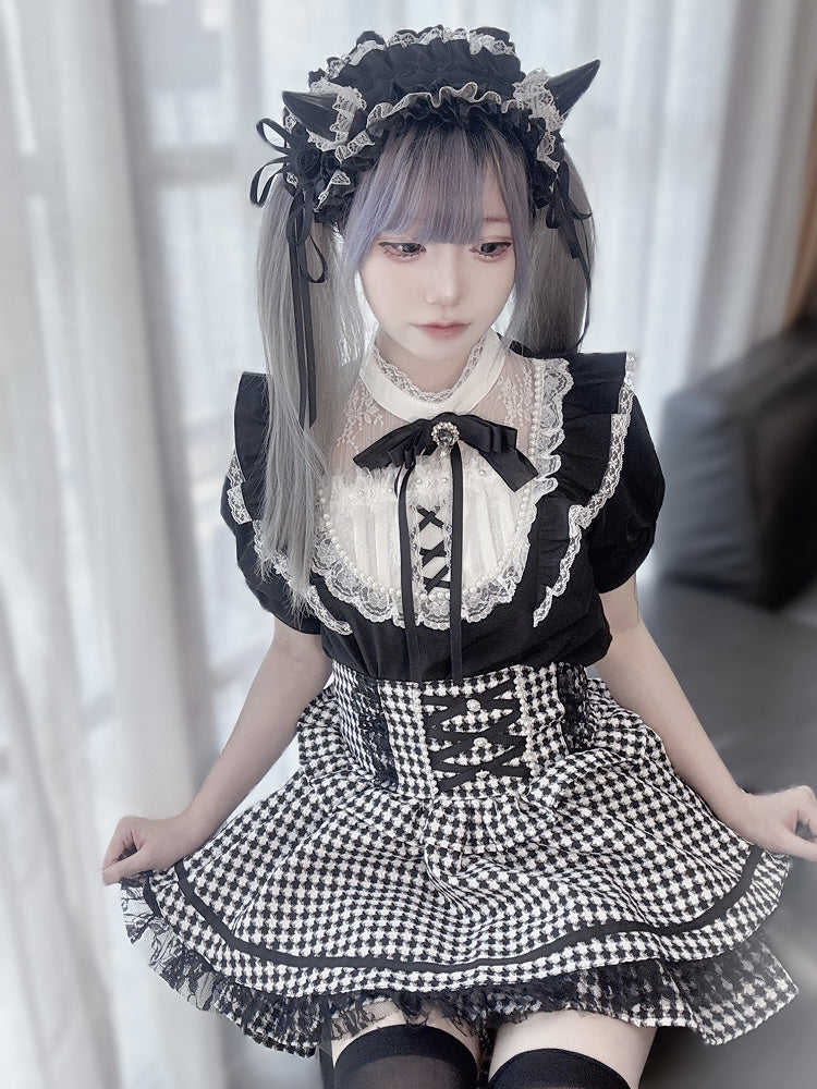 / Spitzenbesatz mit Perlendetails Weiße karierte Bluse Jirai Kei Illusionsausschnitt Schwarz