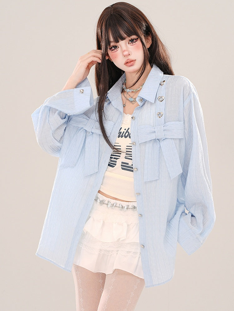 ブルーの蝶結びディテールのルーズシャツ