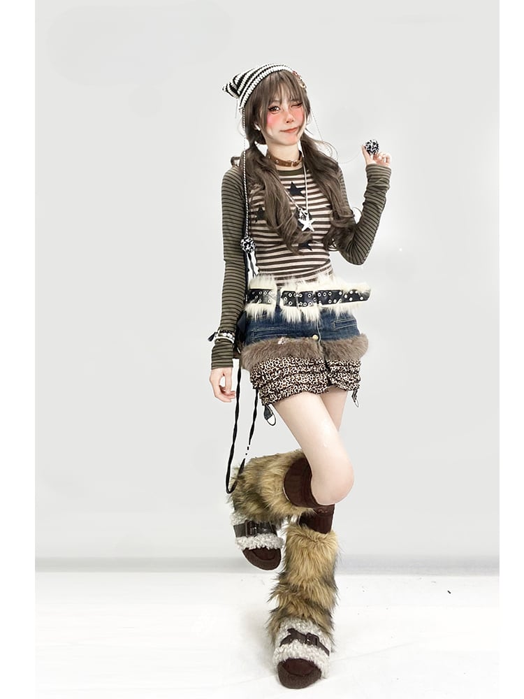 Armygrünes Oberteil mit Streifenmuster und Sternenprint