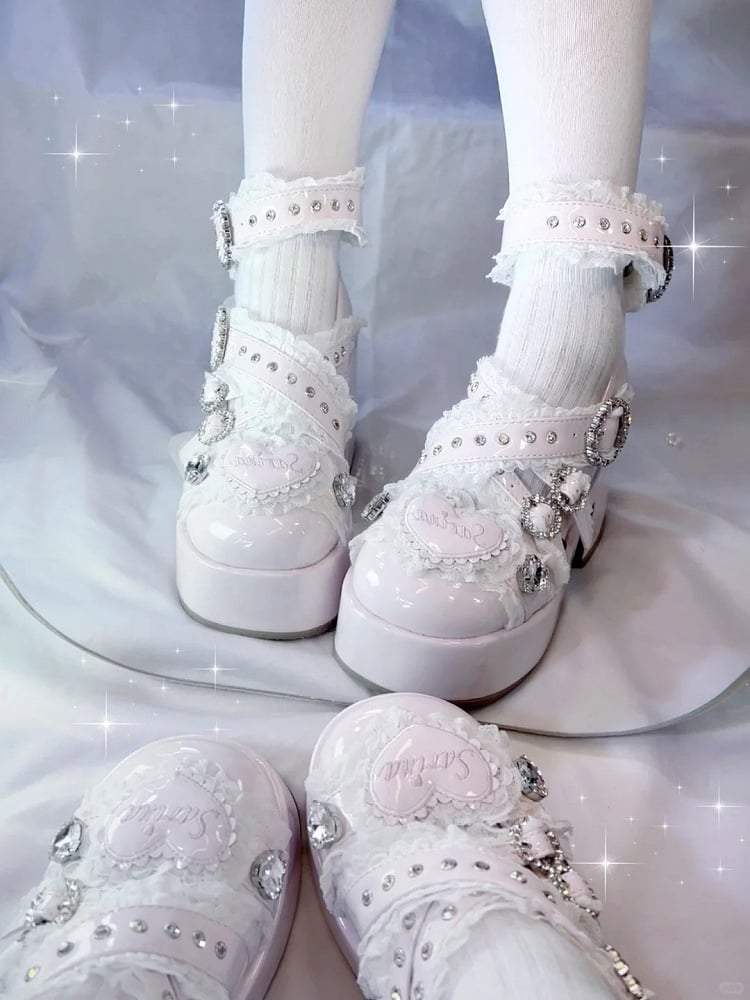 Plateau-Absatz mit Strass-Dekor und Absätzen: – Schnallenriemen Kei Criss-Cross Pink Chunky Lace High Jirai