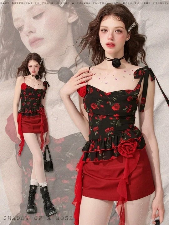 Schwarzes Camisole-Top mit Blumenmuster und Rüschensaum