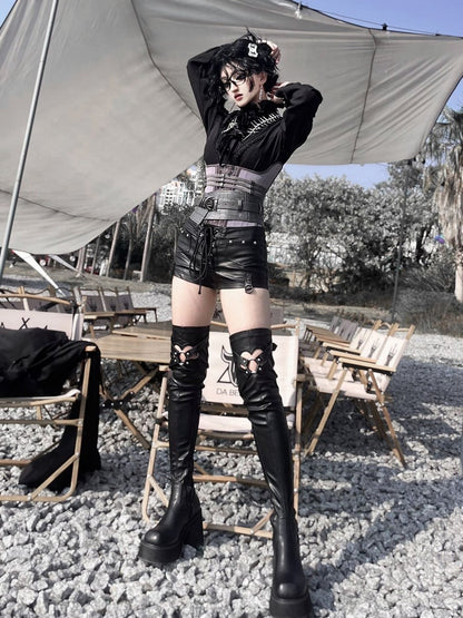 Mattschwarze Gothic Overknee-Stiefel in Herzform mit Cut-Out-Detail