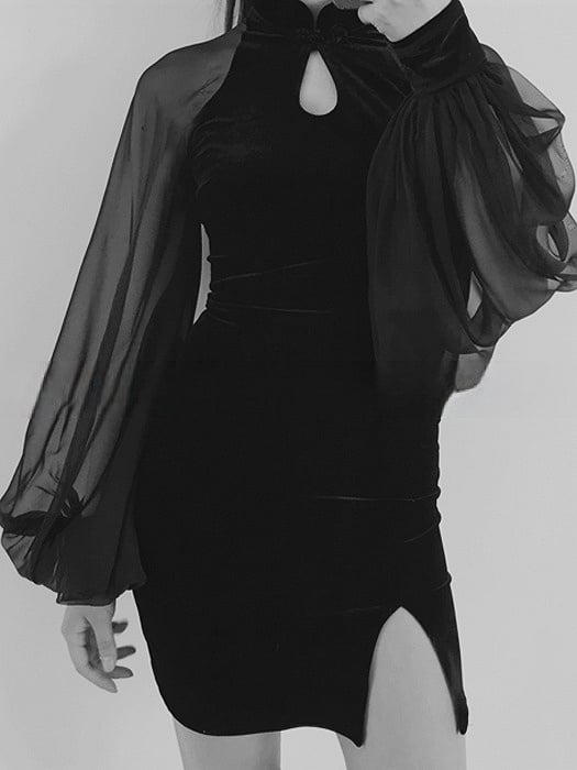Schwarzes Baggy-Chiffon-Ballon-Cheongsam-Samtkleid mit Schlitz und seitlichen Ärmeln
