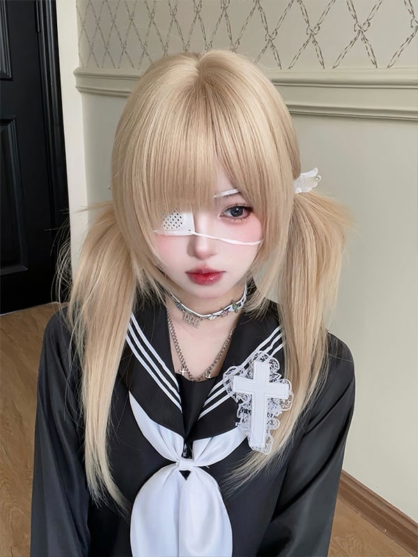 ライトブロンドのロングストレート合成ウィッグ（前髪付き）