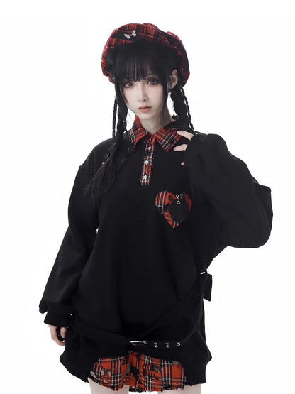 Rotes kariertes Hemdkleid mit Herz-Applikation in Schwarz im Used-Look