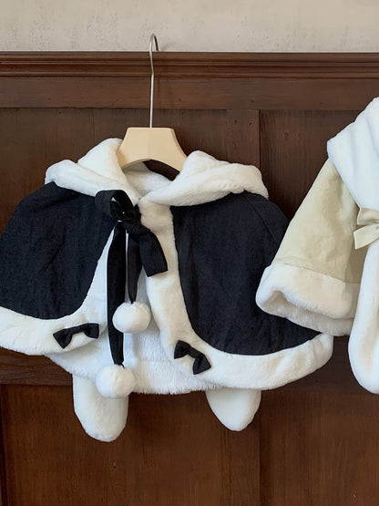 黒のウサギの耳のフード付きケープ