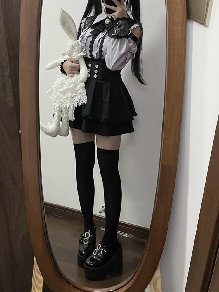 Staubblaues Jirai Kei-Top mit Herzausschnitt und Knopfverschluss und gratis Fliege