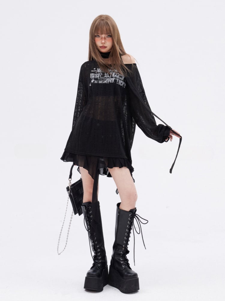 Schalfreies bedrucktes Strickoberteil mit schwarzem asymmetrischem Saum und Aussparungen