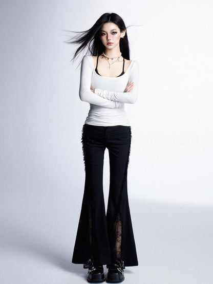 Spitzenpatches, Bündchen, Saum, glamouröse Taille, rohe schwarze, tief ausgestellte Hose