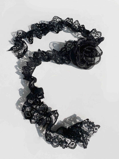 Schwarzes Choker-Halsband mit Blumenspitze