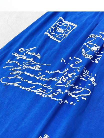 文字の帆船と十字架のプリントが施されたブルーのY2K Aラインスカート