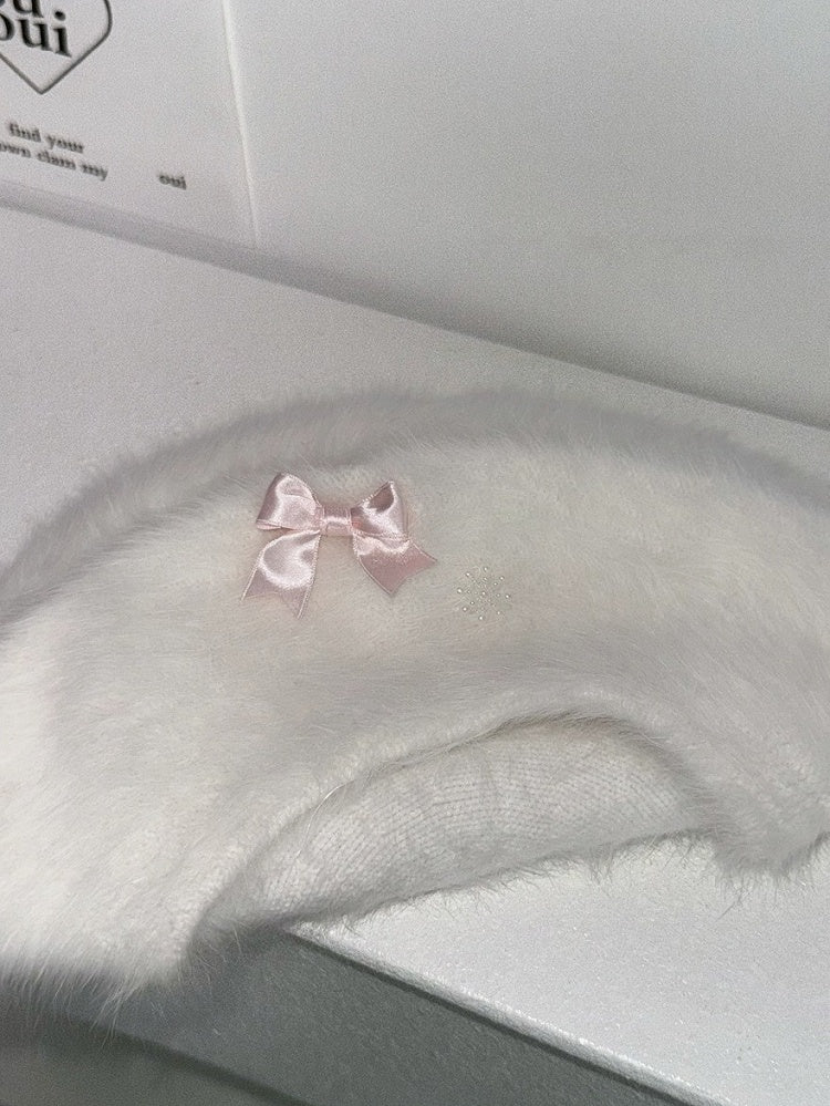 Snowy Plush Beret with Floral Bow Accents - IVONA boutique