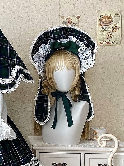 Lolita-Haube und Hasenohren-Schleife, kariert, rot/grün, mit Details