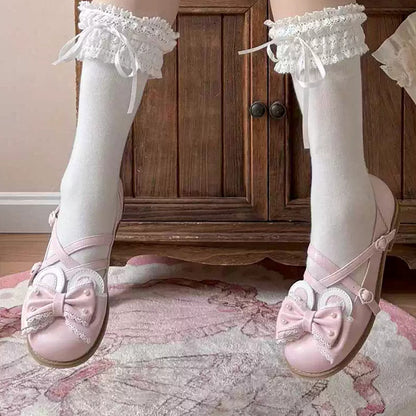 Rosa Ohrstecker mit Hasenschleife, kreuz und quer mit Perlen verziert