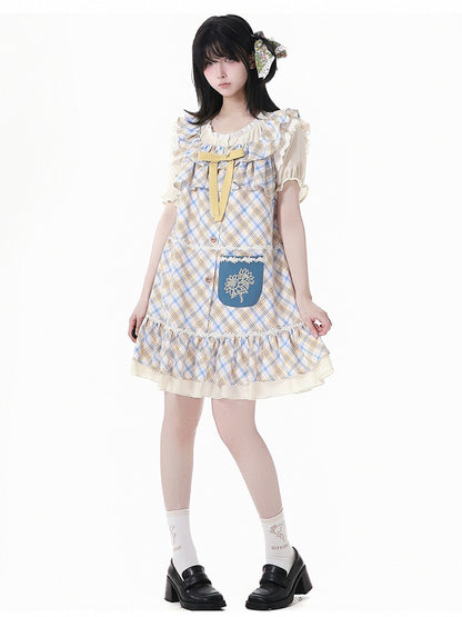 ベージュのレーストリム半袖セミシアーブラウス