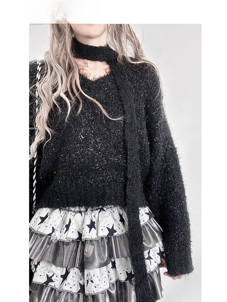 Schwarzer Strickpullover mit V-Ausschnitt und Schal