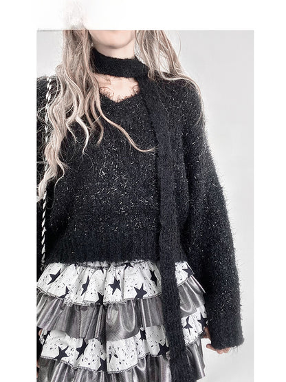 Schwarzer Strickpullover mit V-Ausschnitt und Schal