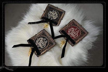 / ブルー ブラック レッド ダーク ブローチ 刺繍