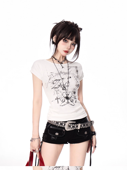 Schmal geschnittene Jeansshorts in Schwarz mit niedriger Taille und Schnürsaum