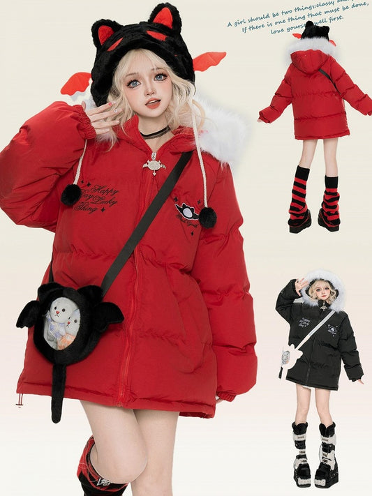 Schwarz/rote Pufferjacke mit Kapuze „Little Devil“ und gratis Ita-Tasche