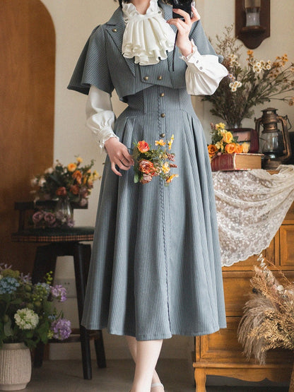 ライトダスティブルーのブレザーカラーのレトロファッションクロップドトップ