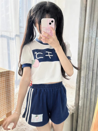 ネイビーブルーのゴムウエスト太もも丈ショートパンツ