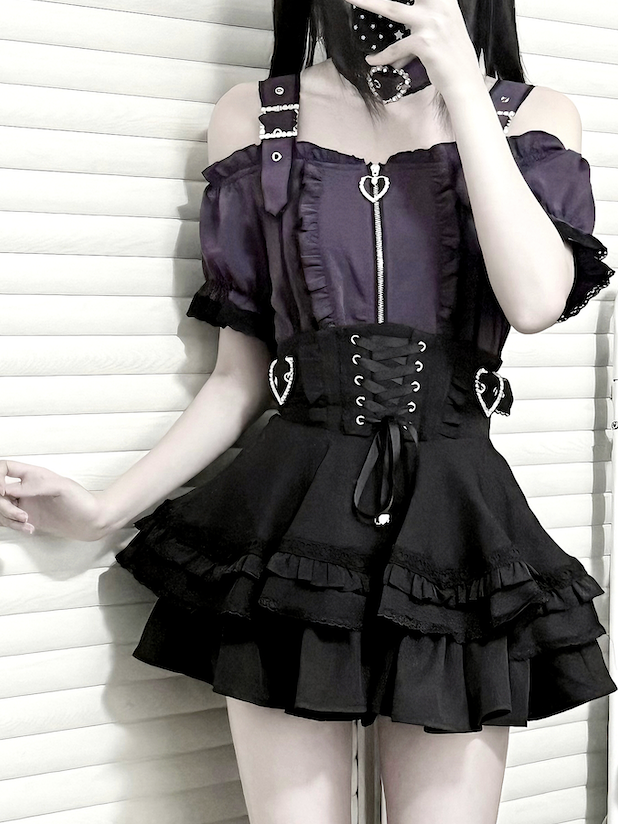 Tiered Skirt Black and Jirai Kei Heart Buckles Lace-up Front Back