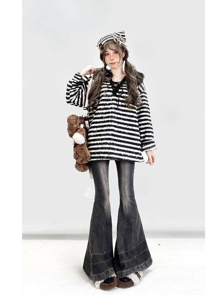 グレーのローウエストフレアシルエットジーンズ