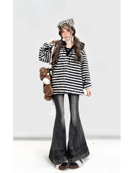 グレーのローウエストフレアシルエットジーンズ