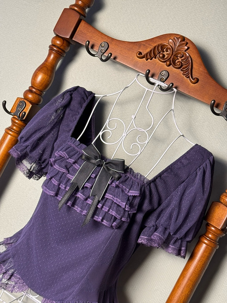 パープルのスクエアネックライン半袖ブラウス