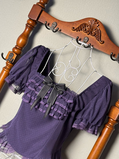 パープルのスクエアネックライン半袖ブラウス