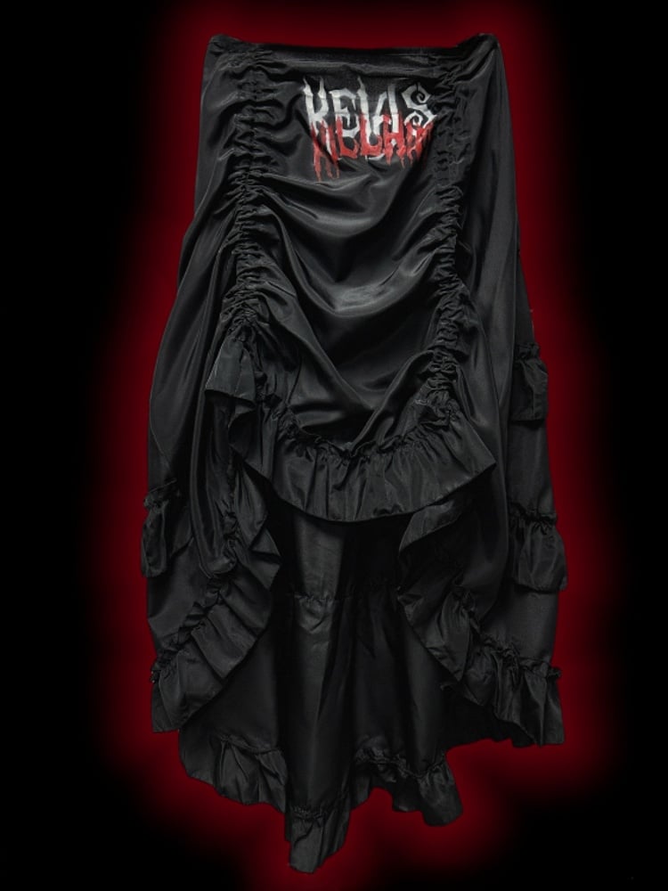 ゴシックなブラックレタープリントのルーシュハイローパンクスカート。クロスチャームウエストチェーン付き。