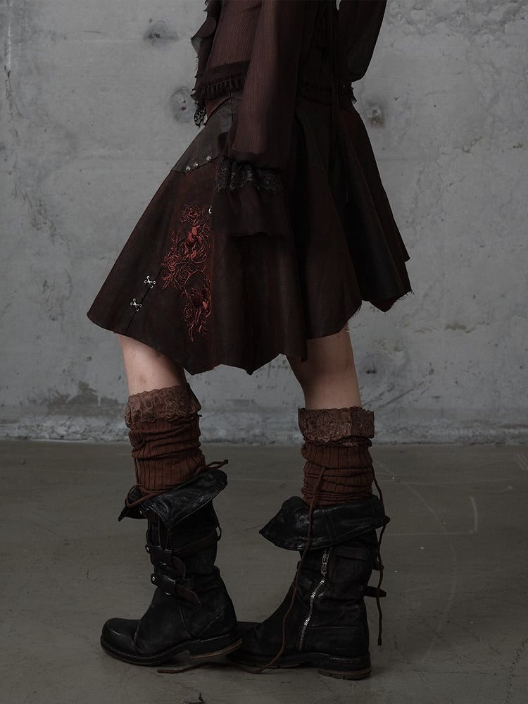 Asymmetrischer Rock Punk Rot mit Stickerei Ödland Saum Braun Blumen Wildleder